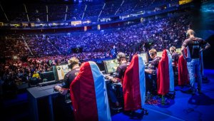 Campeonatos de deportes electrónicos (e-Sports) se hacen al rededor del mundo, con estadios llenos. Internet