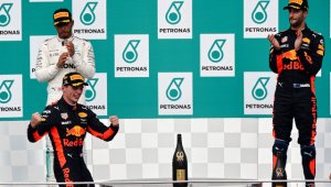 El líder del Mundial Lewis Hamilton (izquierda) fue segundo. Había salido desde el primer lugar. AFP