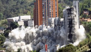 El 12 de octubre de 2013, a las 8:20 p.m., se desplomó la torre 6 del edificio Space, un proyecto residencial de El Poblado. Colprensa