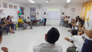 Hijos y papás se capacitaron en herramientas para fortalecer el amor familiar y así reflejar esto en el rendimiento académico. Cortesía