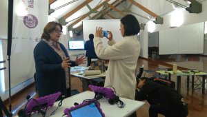 Con las bibliotecas públicas móviles se demuestra el aporte fundamental que representa la cultura en el proceso de paz. Colprensa