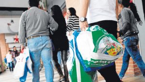 La asociación colombiana de industrias plásticas indicó que la producción de bolsas plásticas está cayendo a un ritmo más acelerado. Colprensa