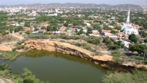 Dentro de la iglesia de San Luis hay un cuadro de la Virgen de Chiquinquirá del año 1587, donado por el conquistador Rodrigo de la Parada La Opinión