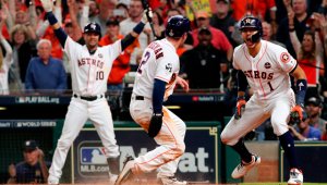 Hoy se jugará el sexto partido de la serie que lideran 3-2 los Astros de Houston sobre los Dodgers de Los Ángeles. AFP