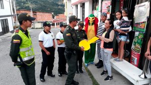 La Policía adelanta la campaña educativa en los sectores residenciales y comerciales. Cortesía