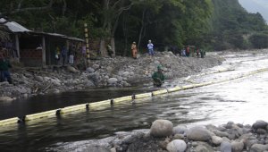 La instalación de una válvula ilícita para robar crudo, sería la causa de la emergencia. Archivo La Opinión