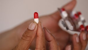 La lucha contra la resistencia a esos fármacos y otros tipos de antimicrobianos, es un problema de salud pública reconocido por Naciones Unidas. Archivo La Opinión