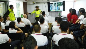 El bus cuenta con herramientas prácticas para enseñar sobre seguridad vial. Cortesía
