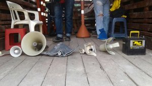 Las autoridades les quitan los megáfonos a las carretas, pero no decomisan la mercancía. Cortesía