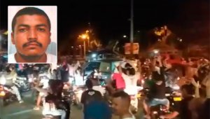 Hubo música y sonido de motores de motos para recibir el cadáver del criminal, por quien había una recompensa de hasta $500 millones. Captura de video