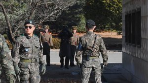 Las autoridades surcoreanas continúan investigando detalles sobre el soldado y en torno a su deserción. AFP