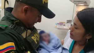 El bebé nació luego de seis meses de gestación, según le indicó la madre a los uniformados. Cortesía Policía