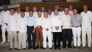 Álvaro Arámbula, Raúl Mora, Jorge Tarcisio Meneses, Álvaro Rivera, Carlos Uribe, Álvaro Fuentes, Ángel María Corzo, quien asistió por su hermano Luis Corzo, José Eustorgio Colmenares y Hernando Cuéllar. Atrás, Luis Guillermo Cuéllar,Manuel Suárez, Hernando Castillo, Jorge Maldonado, Sergio Marcucci, profesor Luis Francisco Cárdenas, Jorge Iván Moreno, Miguel Martínez y Pablo Tarazona. Mario Caicedo