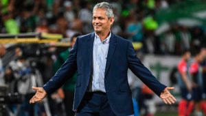 Reinaldo Rueda puede sumar su segundo título internacional consecutivo el miércoles 13 de diciembre, tras haber logrado la Copa Libertadores-2016 con Atlético Nacional, de Colombia. Archivo