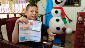 Daniel Stiven Duque, dijo que lo encontró el lunes a las 12:30 cuando regresaba a la casa y lo recogió porque pensó que sería de algún vecino. César Obando