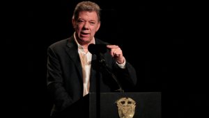 "Vamos a seguir con el compromiso de trabajar para que la corrupción, al igual que la guerra, quede en los libros de historia", expresó Santos. Colprensa