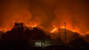 El incendio Thomas a crecido a 173,000 acres y ha destruido al menos 754 estructuras hasta el momento. AFP