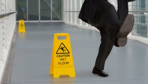 El Código Sustantivo del Trabajo, en su artículo 216, determina la culpa del empleador en la ocurrencia del accidente de trabajo o enfermedad laboral, obligando a la indemnización total y ordinaria de los perjuicios. Internet | Referencial