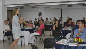 En el Hotel BolÍvar se graduaron 15 empresarios en el seminario especializado de lean manufacturing, 43 del diplomado para convertirse en formadores y 66 de encadenamientos productivos. Cortesía