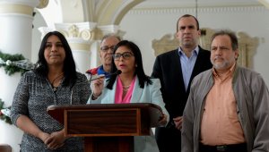La declaración de Delcy Rodríguez se da después de que, esta semana, la oposición venezolana pidió a Maduro liberar a "presos políticos" antes de Navidad como una señal de que corregirá su rumbo.
AFP