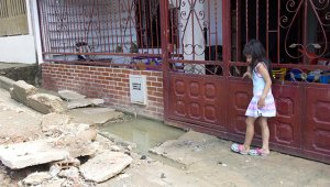 Esta alcantarilla es el dolor de cabeza en la avenida 19 con calle 6, del barrio Nueva Esperanza. Cortesía