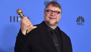 "Desde mi infancia he sido fiel a los monstruos, me han salvado. Porque los monstruos, creo, son santos patrones de nuestra imperfección", dijo Del Toro sobre su cinta fantástica ‘La forma del agua’. AFP