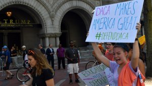 El decreto aprobado por el expresidente Barack Obama en 2012 protegía de ser deportados a miles de indocumentados que llegaron a EEUU siendo niños, los conocidos como "dreamers" (soñadores).  AFP