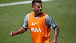Mientras los colombianos estuvieron separados del plantel, Boca jugó dos partidos amistosos, ante Aldosivi y River Plate, con derrotas en ambos compromisos. AFP