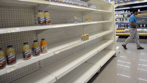 Autoridades agrícolas de Ecuador proponen vender 13 mil toneladas de arroz y 3 millones de kilos de leche, tras la escasez del vecino país. Archivo de La Opinión