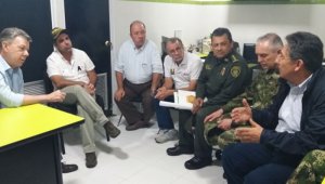 Hay un capturado que será presentado este domingo a las 8:00 de la mañana ante un Juez de Control de Garantías, para que responda por los cargos de cinco homicidios agravados, 42 homicidios de tentativa agravada, terrorismo agravado y uso de explosivos. Colprensa