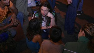 Karen Abudinen Abuchaibe, directora nacional del ICBF, en su recorrido por los distintos sitios en los que permanecen niños venezolanos con sus familias, sostuvo un cálido encuentro con la comunidad venezolana yukpa. Mario Caicedo