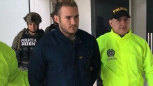 Lindolfo fue capturado en El Poblado, su rostro ha aparecido en los principales diarios y noticieros del país, por cuenta de su relación con la famosa modelo y presentadora antioqueña Vaneza Peláez Policía Judicial - Interpol Dijín