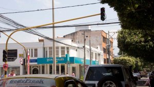 La red semafórica de Cúcuta se encuentra obsoleta, ya perdió su vida útil. Actualmente, el semáforo de la calle 15 con avenida cero tiene unas luces dañadas. Alfredo Estévez