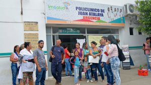 Ayer en la tarde, los líderes comunales de Atalaya y los usuarios del Policlínico volvieron a protestar contra la ESE Imsalud por las pretensiones, según ellos, de privatizar el centro de trauma y ortopedia. Edinsson Figueroa