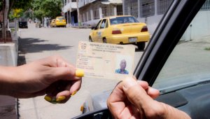 Tránsito departamental está realizando operativos para detectar a los tramitadores que de manera fraudulenta realizan la emisión de la licencia de conducir. Cortesía