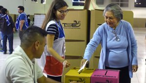 Unos 5,1 millones de ciudadanos fueron convocados pero se estima que la asistencia a las mesas electorales fue baja. AFP