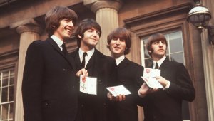 John Lennon, Paul McCartney, George Harrison y Ringo Starr dieron su primer concierto en Estados Unidos el 11 de febrero de 1964 en Washington y allí en donde se tomaron estas fotos. Archivo