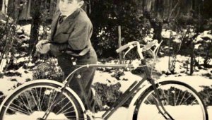 Nacido el 8 de enero de 1942, Stephen William Hawking se convirtió en uno de los científicos mejor considerados del mundo y entró en el panteón de los titanes de la ciencia. Twitter @stevesilberman