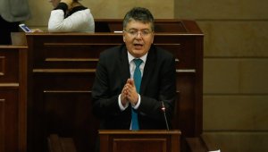 El Ministro de Hacienda dijo que una de las ventajas es que la conversión de divisas sería más fácil.   Colprensa