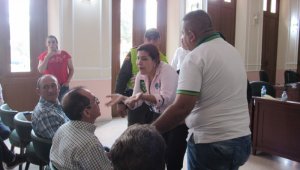 Según los comunales, Laudelina Pérez (centro) sigue ejerciendo como presidenta de la Federación sabiendo que no está reconocida por el ministerio, entidad que además denunció que desde 2015 no se conocen libros de la Federación. La Opinión