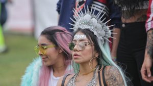 Después de conocer el cartel de artistas y tener el acceso en la mano, los asistentes al festival empiezan a planear los atuendos con los que visitarán el Estéreo Picnic. Colprensa