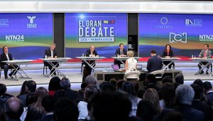 Uno de los puntos más álgidos y que generó tensión fue cuando Humberto de la Calle se enojó con Iván Duque y con los organizadores del evento porque no lo dejaron contrareplicar. Colprensa