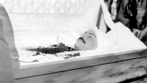 Carlos Pizarro fue asesinado el 26 de abril de 1990 posterior a la dejación de armas del M-19 y en el momento en donde se convertía en uno de los candidatos más fuertes del momento.  Archivo La Opinión
