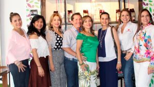 Patricia Dávila, Carolina Moros, Betty Parada, Erik Garnier, Liliana Mora, Rebeca Franco, Claudia Uribe y Carmen Elisa Ortiz. Laura Correal