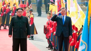 Las dos Coreas intentarán este año poner fin a la guerra de forma permanente y para ello tratarán -según el texto- de reunirse con Estados Unidos y quizá también con China AFP