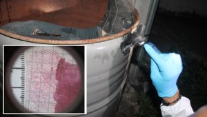 Las huellas que fueron encontradas en la caneca y en algunos letreros que dejaron los homicidas, se convirtieron en piezas claves para la exitosa investigación de la Policía.
Cortesía