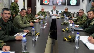 El ministro de Defensa, Luis Carlos Villegas, presidió en Tibú una reunión con los miembros de las Fuerzas Militares para pasar revista a las operaciones desarrolladas en la zona del Catatumbo. Cortesía