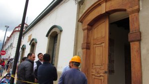 El gerente de centrales Eléctricas, José Miguel González, se comprometió a solucionar el tema de las redes en la fachada. Roberto Ospino