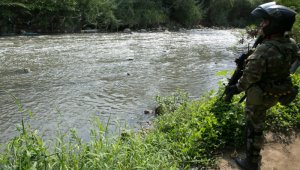 Los uniformados hacían un control militar.  Archivo Colprensa