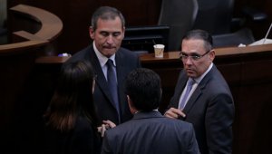 La Comisión de Instrucción, conformada entre otros por los senadores Juan Manuel Corzo y Obdulio Gaviria, deberá entregar un informe en donde expongan si es legal y existente sustento jurídico para que la plenaria pueda quitar el fuero a Malo. Colprensa